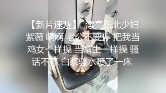 晚上睡不着爬窗偷窥房东刚回家的小女儿洗澡