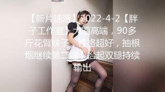 清凉开衩裙美女逛街性感翘臀配骚丁湿了还露毛 粉裙白袜美女爱心内前后透明正面抄底黑森林