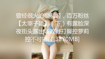 偷拍叼着香烟进来的老板娘