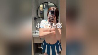 三个女人和两个男人进行了一场激情四射的现场表演