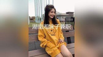   激情4P姐妹花淫乱场面刺激撩人，两个大哥享受骚逼一起的舔鸡巴舔乳头服务，主动上位抽插让两小哥轮草互动