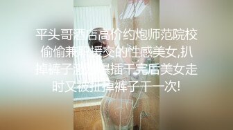 cd 元气少女鹿：好几天没去露出啦，这次专门找了个比较亮的路口，身后一直有骑士们经过，河边遛弯的两个大爷