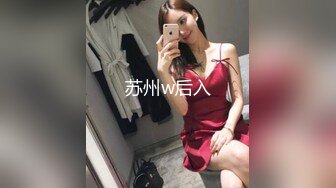 大奶骚女喜欢被爆菊，太骚了被爆的上瘾，吸吮大屌很享受，翘起美臀等待被操，主动骑乘上下套弄，两个打车灯直晃动