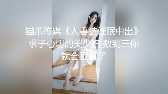 居家小少妇床上道具玩弄骚穴勾搭外卖小哥，口交大鸡巴主动上位爆草抽插，表情好骚浪荡呻吟，陪狼友撩骚互动