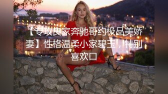 G罩杯豪乳騷妹子鏡頭前現場表演道具假雞雞插穴自慰 穿著開襠肉絲揉奶掰穴挑逗騎乘位猛烈抽插呻吟淫水泛濫 逼逼得被玩腫了 對白淫蕩