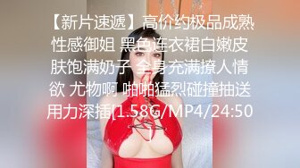 【自整理】自慰中毒的金发大长腿少女，每天都要抠逼到喷水，把裤子都打湿了，出门都没穿的了！P站carolinajackson最新大合集【105V】 (35)