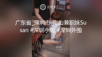  无毛肥逼妹子黑色网袜假屌自慰啪啪，抬起双腿猛操上位骑乘，没几下就射了内射美穴