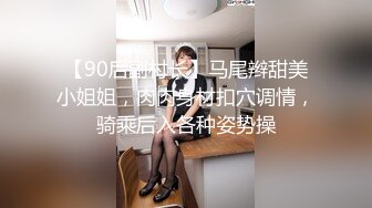 开着车呢死骚逼女友非要吃我鸡巴