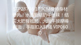 ☀️美乳小翘臀☀️穿着婚纱被单男拽着头发肏，看着老婆被内射极度淫骚 D航空姐刚下飞机 就被老公送到别人床上 黑丝脚都还是酸的 (2)