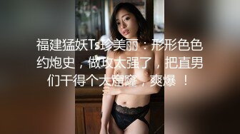 大奶贵妇露脸很有气质镜头前与姐妹花一起玩，揉捏大奶子让骚姐妹用跳弹玩弄骚逼，对着镜头呻吟诱惑狼友