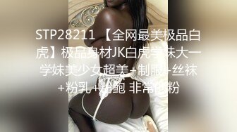 我把风骚女上司摁倒在办公桌上