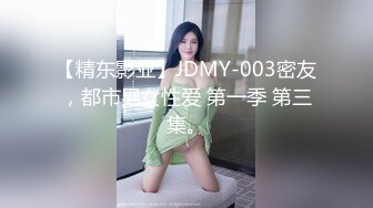 妖娆美少妇欧美风格跪着吃双屌，前后齐夹击，一顿后入猛如虎