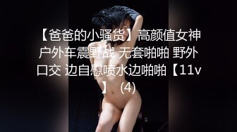 一字马极品女神床上劈叉露逼给金主爸爸操，水嫩美穴太紧了，只能轻轻的插进去。