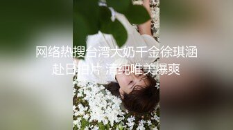 圣诞节妹妹欲望浓烈 哥哥把肉棒掏出来揉捏被发现后猛力吸允