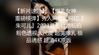 化妆品你的女孩来了，腿型真好看细细白嫩的，姑娘 尿尿有点淡黄哦！