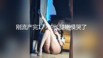 商场女厕又拍到一个穿着连体衣的少妇 竟然是名器一线馒头B