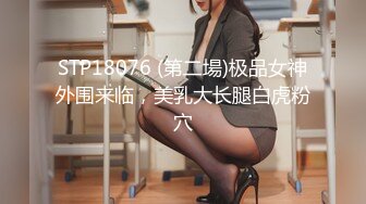  挖井喷水爆乳网红小姐姐，网袜美腿玻璃棒插穴，假屌骑乘套弄，猛捅骚逼浪叫呻吟不断