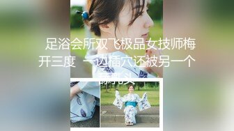 EDE罩杯妹妹与两支大鸡鸡哥哥玩3P (1)