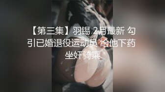 超级骚的美女少妇，丝袜高跟露脸精彩大秀直播，撕开丝袜漏出骚穴按摩棒摩擦，口交大鸡巴各种抽插，全射嘴里