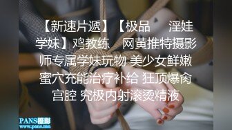 麻花辫顶级美女细腰翘臀牛仔裤，扭动屁股掰开穴，修长美腿揉捏贫乳，对着镜头揉搓阴蒂，震动棒摩擦高潮娇喘