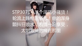 巨反差可愛雙馬尾小蘿莉 誘惑白絲美腿水手服 各種姿勢被不斷暴操 對鏡自拍 提起雞雞猛插後入