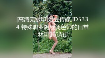 【新片速遞】  大神偷拍❤️超短蕾丝偶像服的美女和男友一起逛街整个裙子还没有她的腿长微透白内裤夹出屁股缝