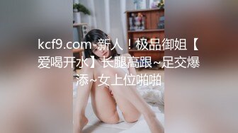 两个小姐妹玩的正嗨的时候来了一位男生开始3P