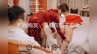 【新片速遞】 私房十月最新流出商场隔板女厕全景❤️后拍美女尿尿3二次入镜的耐克鞋美眉