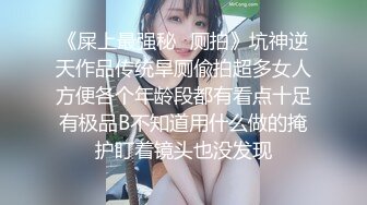   清纯大学美女玩车震被艹到尿急 在车上用袋子装尿