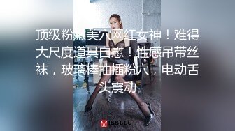   十月专业盗摄网站流出海边沙滩泳场女厕偷拍几个逼毛性感美女换卫生巾棉条尿尿