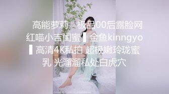 时尚粉嫩牛仔短裤美性感人妖口含棒棒糖引诱光头猛男猛吸菊花毒龙相互插干