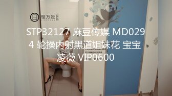 熟女人妻 在家光着屁屁吃大洋吊 展示她一流的口活 边吃边摸逼 最后口爆吃精