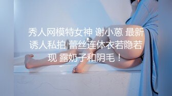 在厨房站着为宝贝喂奶的妈妈，奶头好坚挺哦