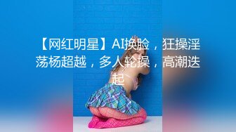 新来两个小妞姿色还不错，先拿房间里的妞练练屌验验货，没想到这么骚技术还不错，扛腿抽插叫不停