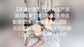  黑客破解家庭网络摄像头偷拍 两个巨乳少妇日常生活在客厅和老公啪啪