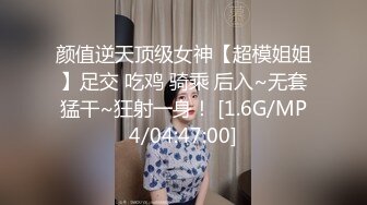  极品长腿尤物过膝长筒短袜 性感包臀裙女销售 趴床上翘起小屁屁迎接大肉棒进入 风骚气质尤物小骚货