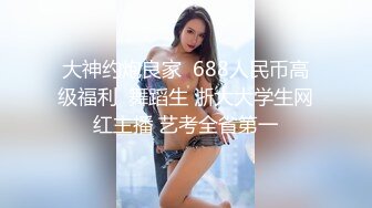  流出黑客破解家庭网络摄像头偷拍 青春期妹妹发骚偷拿姐姐自慰棒自慰