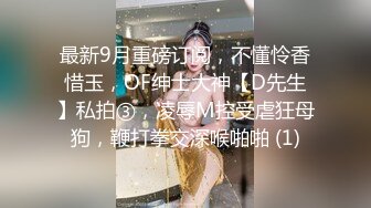 奶哺乳期骚女激情操逼，挤出乳汁，抓着屌猛吸，从下往上视角后入，操的两个大奶晃动