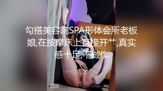  黑丝大奶伪娘 喂小奶狗吃仙棒 爆菊花 插的小奶狗哼哈不停