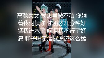  小丑探花深夜约操骚熟女，撩起衣服掏出奶子舔，伸进内裤摸穴，转战床上舔屌交，大屁股骑乘爆插