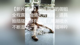 【新片速遞】 街头霸凌⭐小美女大街上被一群男女混混扒光衣服用手机拍逼⭐还嘲笑她逼里面白带好多