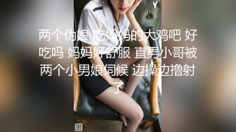 撕扯丝袜难道不是男人的快乐吗？看小姐姐如何自己扯丝袜