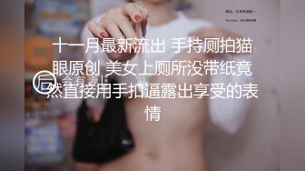 足交界的一股清流，完美展示了女孩的好奇心、端起鸡巴仔细揣摩，眼里放光，心里乐开花儿！