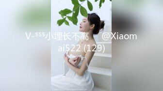 才19岁的超级嫩妹子美腿美眉，和长得像林俊杰的帅哥约车震，在第二排打炮，忍不住内射美眉的白虎粉逼 (2)