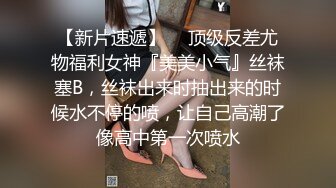 非常骚的少妇露脸黑丝诱惑听狼友指挥伺候大哥口交，让小哥后入爆草抽插，主动上位浪叫呻吟好骚，把小哥坐射