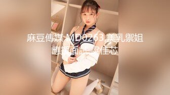 长发小虎牙妹子，露脸自慰双手揉奶自慰，手指抠逼，揉搓阴蒂