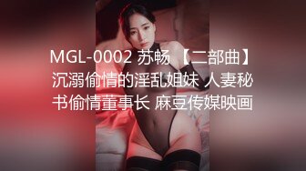 E罩杯巨乳少妇，一对豪乳呼之欲出，骚穴想被操，情趣内衣抖奶，从下往上视角，假屌插穴