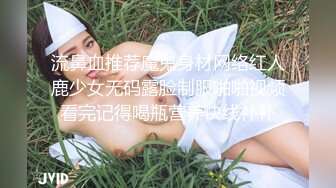 商场女厕蹲守带着宠物狗姿色美少妇,刮过毛的馒头穴尿起来像潮喷