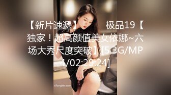 《极品CP魔手外购》无水正版价值千元某工厂职工女厕所全景正点位置偸拍各种美女小姐姐大小便看脸看双洞超多大屁股 (4)