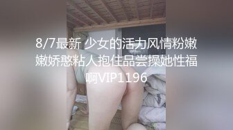 韵味十足甜美骚女，女用倒模20CM长屌，骑乘自己动，翘起屁股插入，上下套弄水声哗哗，双头龙深插